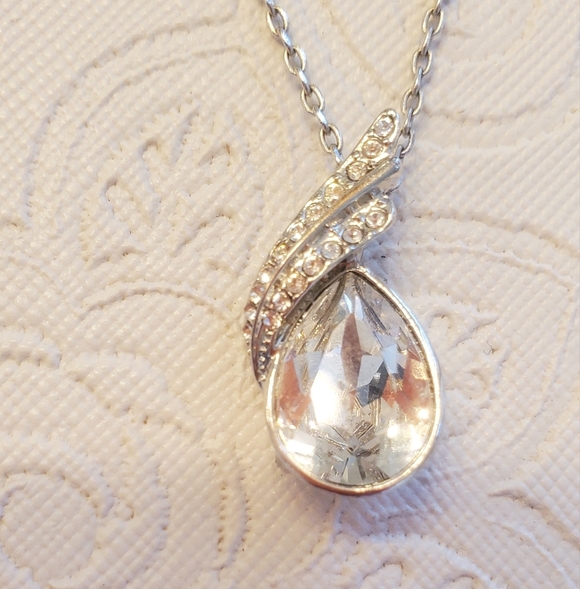Eternal Love Crystal Teardrop Pendant Necklace Silver Tone Faux Diamond 5 Carot - Picture 3 of 4